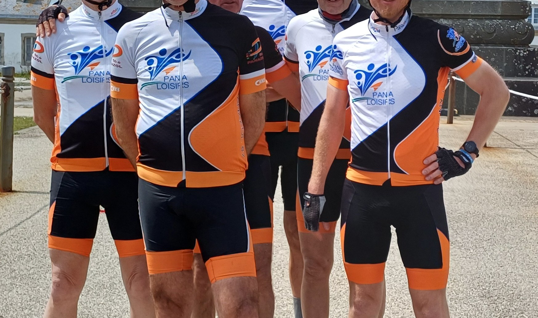 Tenues aux couleurs du club
